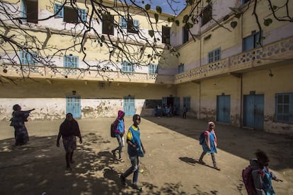 La antigua École des Otages, hoy Escuela primaria Khayar Mbengue, en Saint Louis, Senegal.