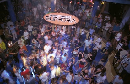 Escena de la pista de baile de la discoteca Euphoria Eden en Ibiza en el año 2001.