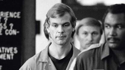 Jeffrey Dahmer, responsable, entre 1978 y 1991, de la muerte de 17 hombres de Milwaukee con cuyos cuerpos practicaba necrofilia. Se le declaró legalmente cuerdo en su juicio.