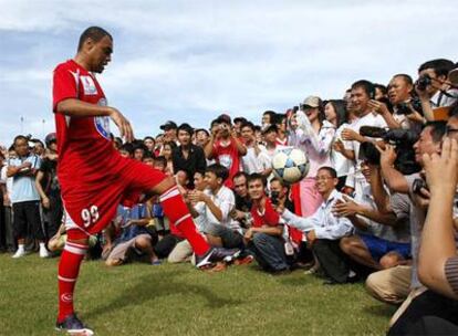 Denilson, en su presentación con el Xi Mang Hai Pong de Vietnam.