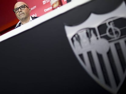 Sampaoli alabó al Barcelona, rival en la Supercopa.