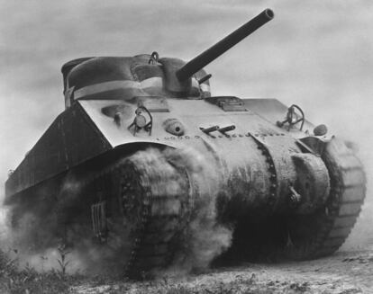 El tanque Sherman fue el tanque de combate principal del ejército estadounidense y los Aliados en el período 1942-45. Casi 50000 fueron producidos durante la Segunda Guerra Mundial.