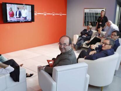 La c&uacute;pula del PSC se re&uacute;ne para ver el debate de candidatos del PSOE.