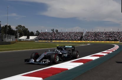 Nico Rosberg, piloto del equipo Mercedes, durante la vuelta de calentamiento.