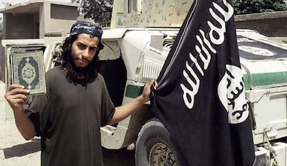El terrorista que atentó en París el 13 de noviembre Abdelhamid Abaaud, en una foto difundida el pasado febrero.