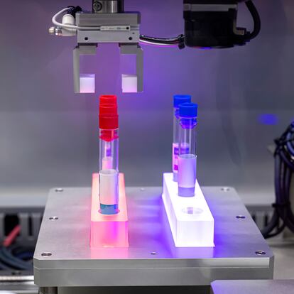 Robotic Arm in Laboratory Medical research and pharmaceutical