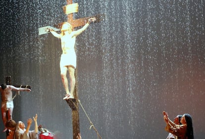 Representación de la Crucifixión en Esparraguera, a 45 kilómetros de Barcelona.