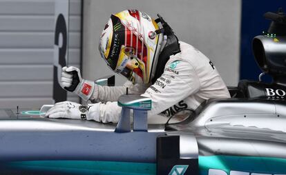 La reacción del piloto británico de Mercedes, Lewis Hamilton, al ganar el GP de Austria, en el Red Bull Ring, en Spielberg.