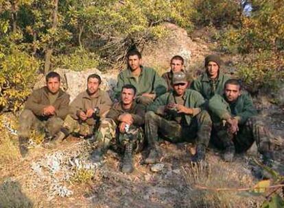 Los ocho soldados turcos liberados por los guerrilleros del Partido de los Trabajadores del Kurdistán.