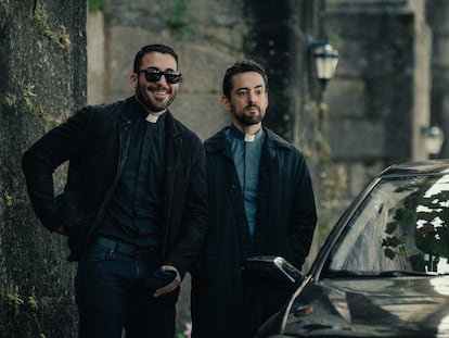 Miguel Ángel Silvestre y Luis Gerardo Méndez, en la segunda temporada de 'Los enviados'.