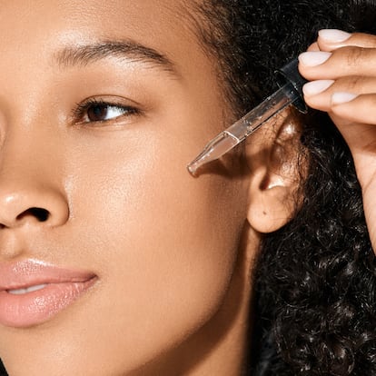 Artículo de EL PAÍS Escaparate sobre sérums con niacinamida que arrasan por Black Friday.