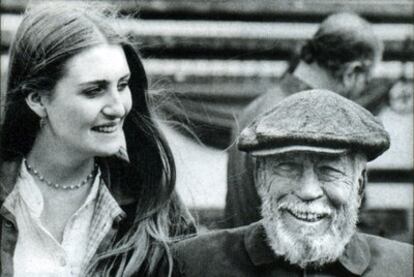 Allegra, con su padre, John Huston.