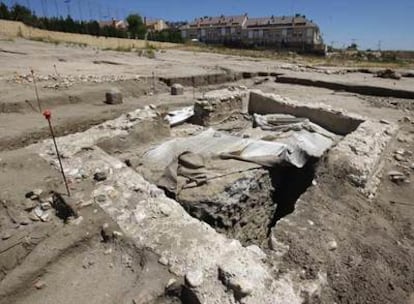 Túmulo funerario subterráneo hallado en el yacimiento arqueológico de Arroyomolinos.