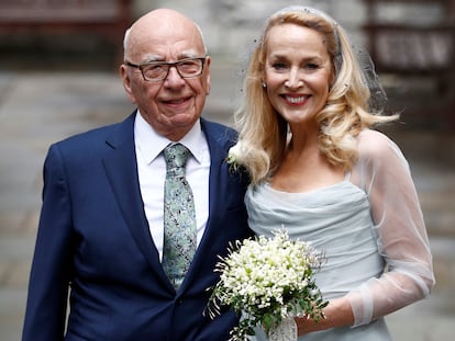 El magnate Rupert Murdoch y la modelo Jerry Hall en el día de su boda, el 5 de marzo de 2016 en Londres.