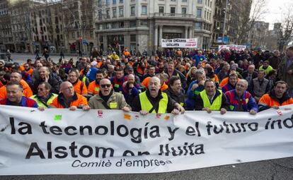 Manifestación de trabajadores de Alstom por el centro de Barcelona.