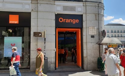Una tienda de Orange en la Puerta del Sol de Madrid.