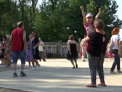 Vídeo | El verano se abre paso en Ucrania pese a la amenaza de las bombas