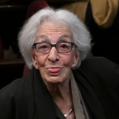 Uruguayan poet Ida Vitale jokes with a photographer during the screening of the film "Ida Vitale," by director Maria Arillaga (out of frame), during the DocMontevideo film festival in Montevideo on July 26, 2022. Photo PABLO PORCIUNCULA (AFP / Getty Images)