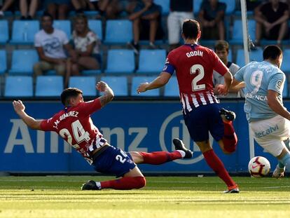 Remate de Maxi Gómez que supuso el primer gol del Celta.