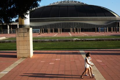 El Palau Sant jordi, con su gran cúpula, edificación del arquitecto japonés de Arata Isozaki.