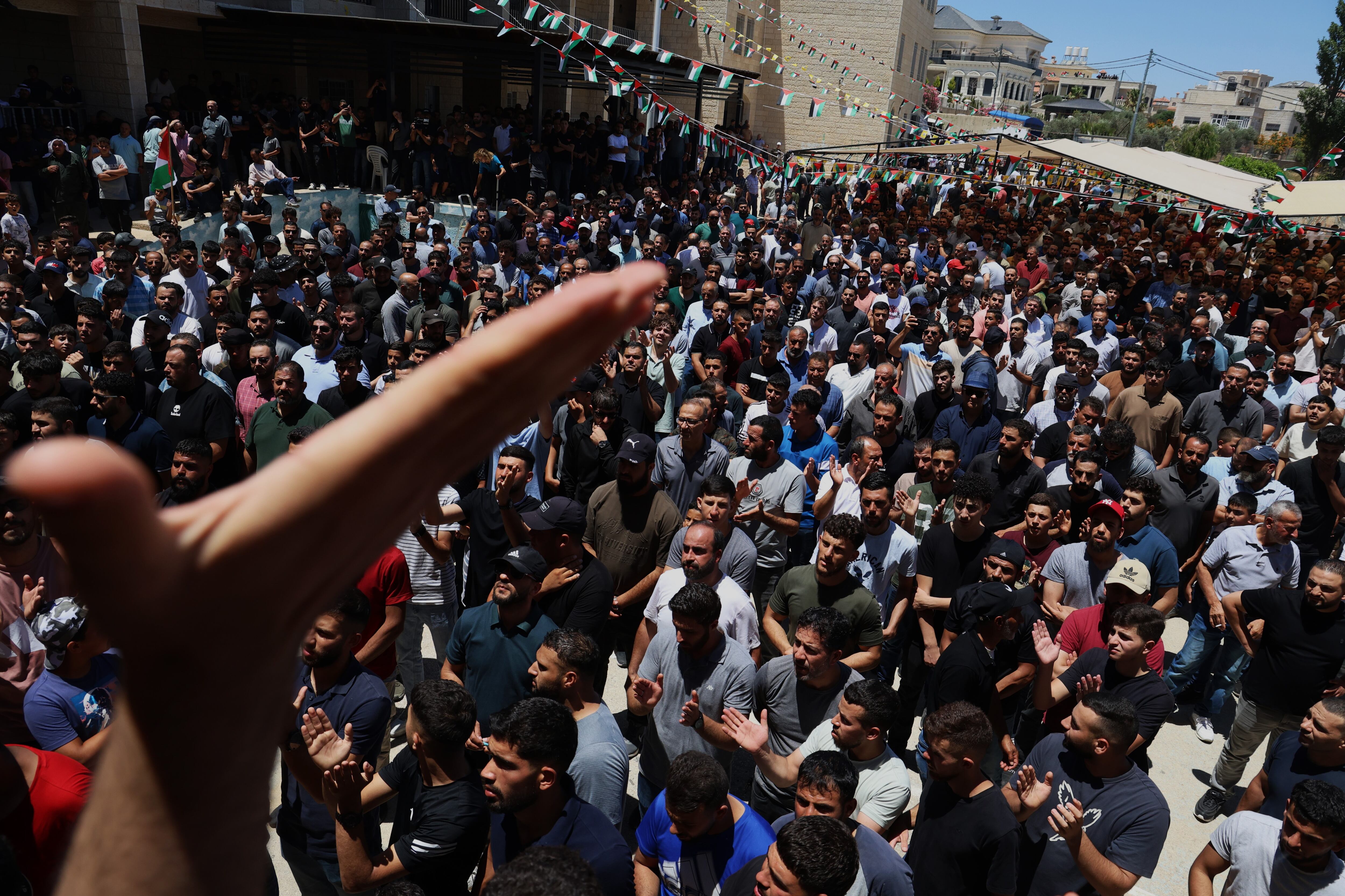 Entierro del palestino-estadounidenses Sayfollah Musallet, de 23 años, y el palestino Mohamed Shalabi, de 20 durante su funeral en Al Mazraa Al Sharqiya, este domingo.
