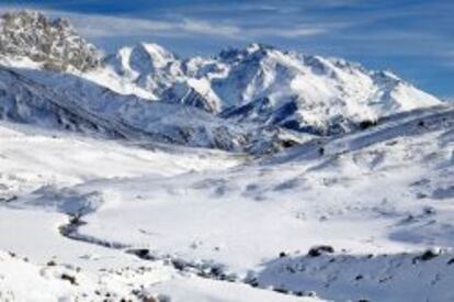 Formigal celebra aniversario con su unión a la vecina Panticosa, que estrena una magnífica pista, Estrimal, con 420 metros de desnivel que baja directamente al pueblo.