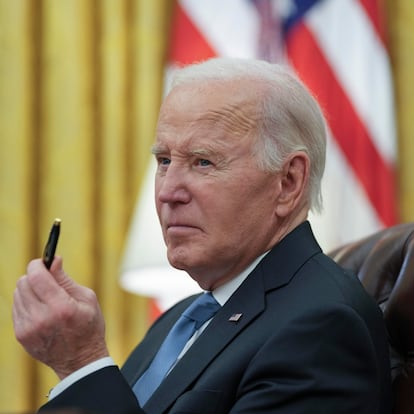 Washington (United States Of America), 13/01/2025.- US President Joe Biden participates in a meeting of Senior White House and Administration officials on the federal response to the Los Angeles wildfires, at the White House in Washington, DC, USA, 13 January 2025. (incendio forestal) EFE/EPA/CHRIS KLEPONIS / POOL
