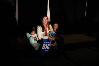 Seguidores demócratas esperan los resultados en la Drake University (Des Moines).