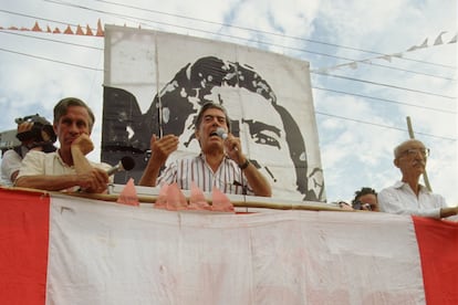 El autor peruano Mario Vargas Llosa el 8 de abril de 1990.