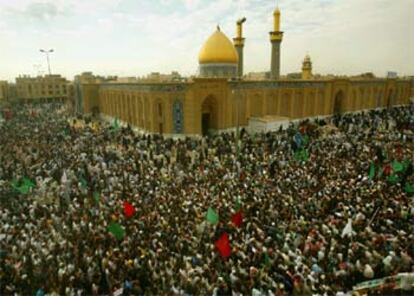 La multitud, alrededor de la Mezquita Sagrada de Kerbala.