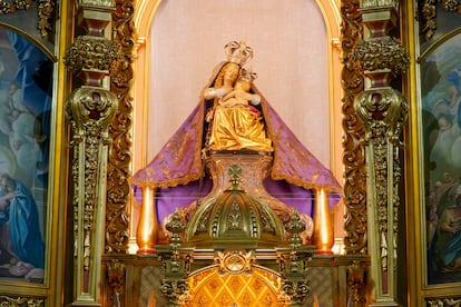 La Virgen del Puerto de Plasencia, en el interior de la ermita donde se venera.