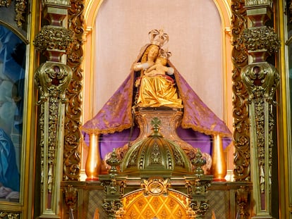 La Virgen del Puerto de Plasencia, en el interior de la ermita donde se venera.