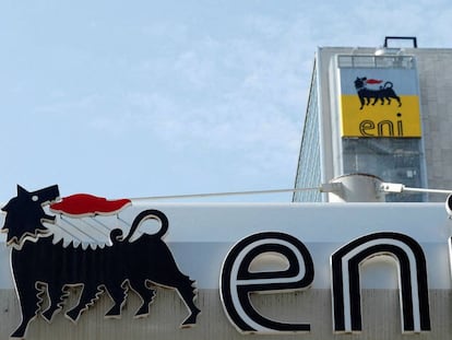 El logotipo de la empresa italiana de energía ENI en su sede en Roma.