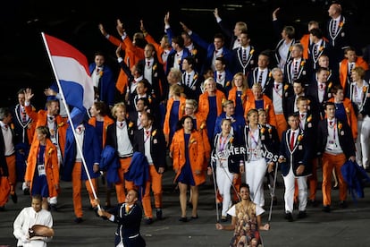 Holanda luci un estiloso y colorido traje que le convirti en toda una referencia en el estadio olmpico.