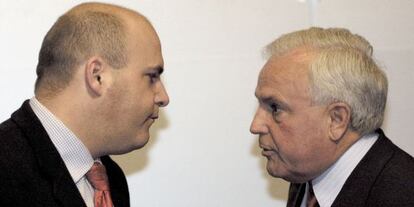 José Manuel Baltar, a la izquierda, con su padre en el congreso del PP gallego de 2007.