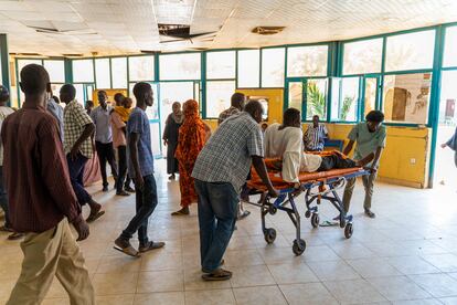 Equipo quirúrgico de emergencia en el Hospital Bashair de Jartum, Sudán, en mayo de 2023.