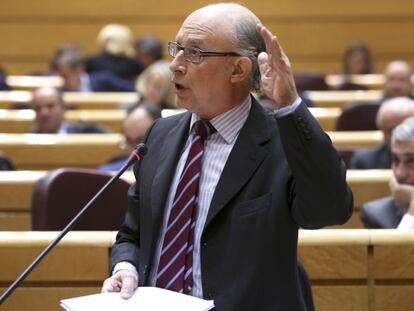 Cristobal Montoro, durante su intervencion en el senado.