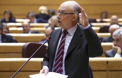 Cristobal Montoro, durante su intervencion en el senado.