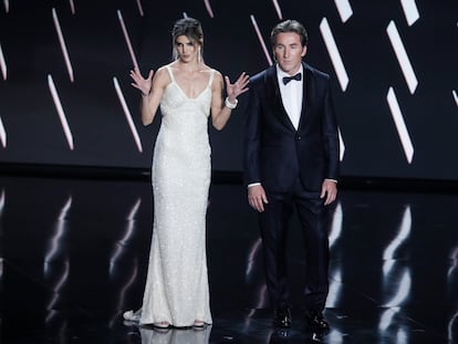 Los actores Clara Lago y Antonio de la Torre, durante la gala de los Premios Goya 2023.