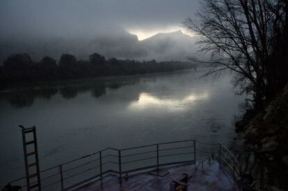 El r&iacute;o Ebro y la barca de paso de Torres de Berrell&eacute;n, aguas arriba de Zaragoza.
 