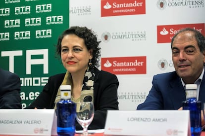 La ministra de trabajo, Magdalena Valerio, y el presidente de la Asociación de Trabajadores Autónomos, Lorenzo Amor