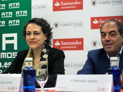 La ministra de trabajo, Magdalena Valerio, y el presidente de la Asociación de Trabajadores Autónomos, Lorenzo Amor