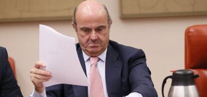 El ministro de Econom&iacute;a en funciones, Luis de Guindos.  