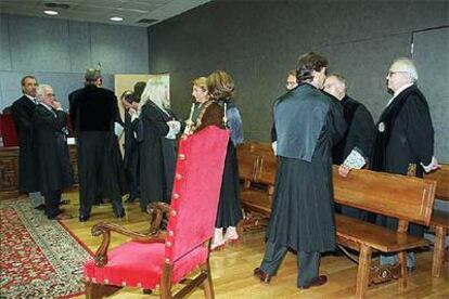Varios magistrados aguardan en la sede del Tribunal Superior el comienzo del acto de apertura del año judicial.