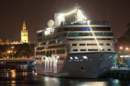 El buque Azamara Journey, un crucero de lujo del grupo naviero Royal Caribbean Cruise. EFE/Archivo