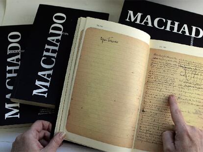 Uno de los volúmenes que reúnen los manuscritos de Antonio Machado.