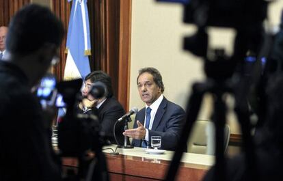 Daniel Scioli, candidato da Frente para a Vitória e ganhador das eleições primárias na Argentina, ontem durante uma coletiva de imprensa.