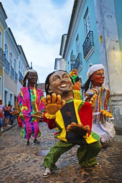 'Performance' carnavalera en las calles del Pelourinho (Salvador de Bahía).