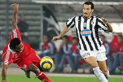 Zambrotta, jugador de la Juventus, está entre los jugadores que interesan al Madrid, según Bronzetti.