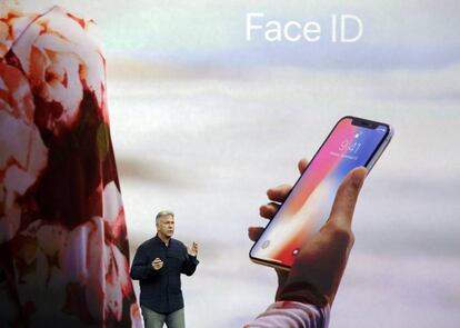 Phil Schiller, directivo de Apple, durante la presentación de los nuevos iPhone.